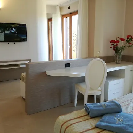 Piccolo Aparthotel 4*