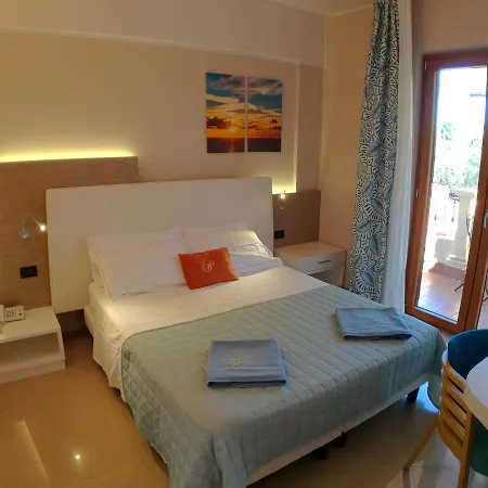 Piccolo Aparthotel 4*