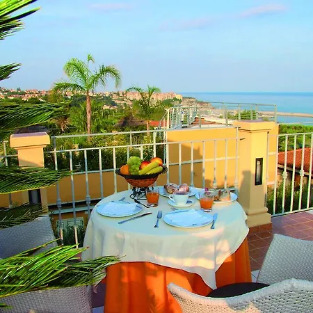 Piccolo Aparthotel 4*