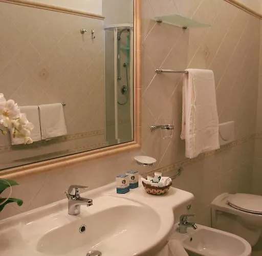 Piccolo מלון דירות פרגליה