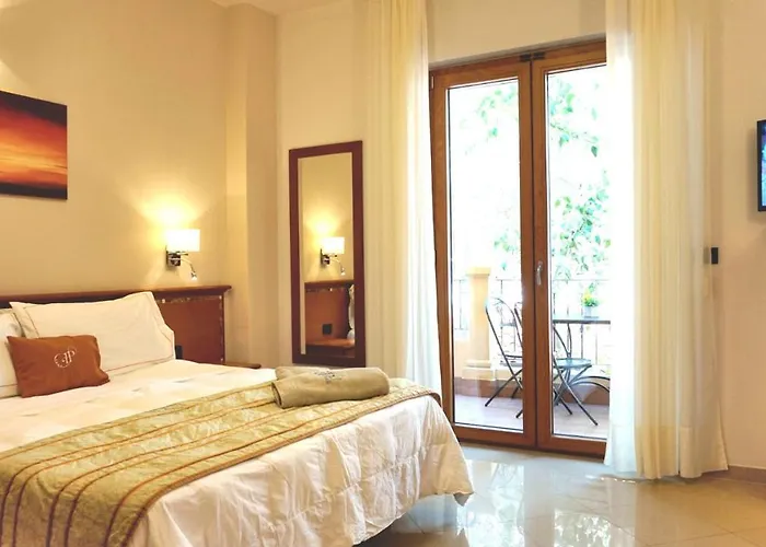 Piccolo מלון דירות